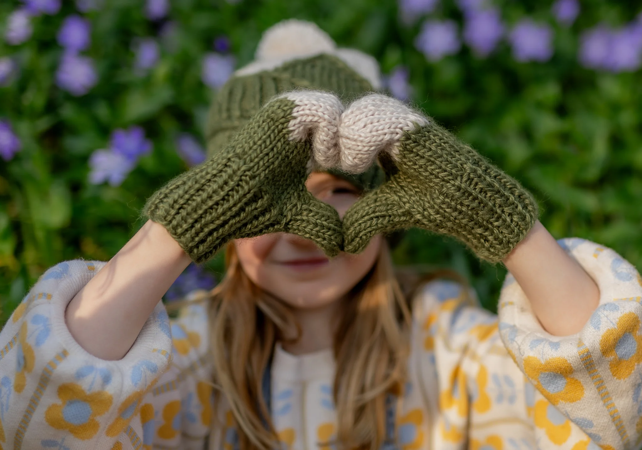 Acorn Mountain Top Mittens Khaki Navy - Image 3