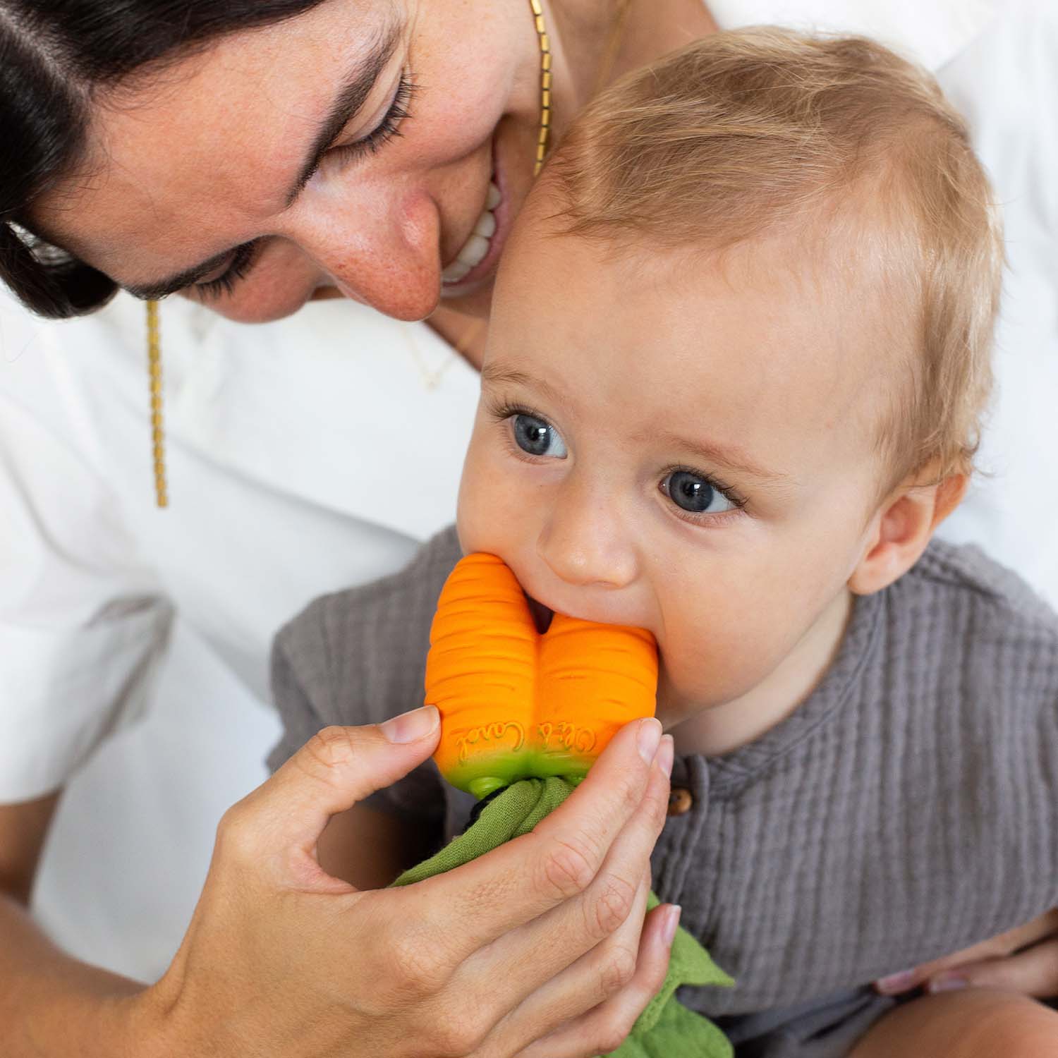 Cathy The Carrot Mini Doudou Teether - Image 3