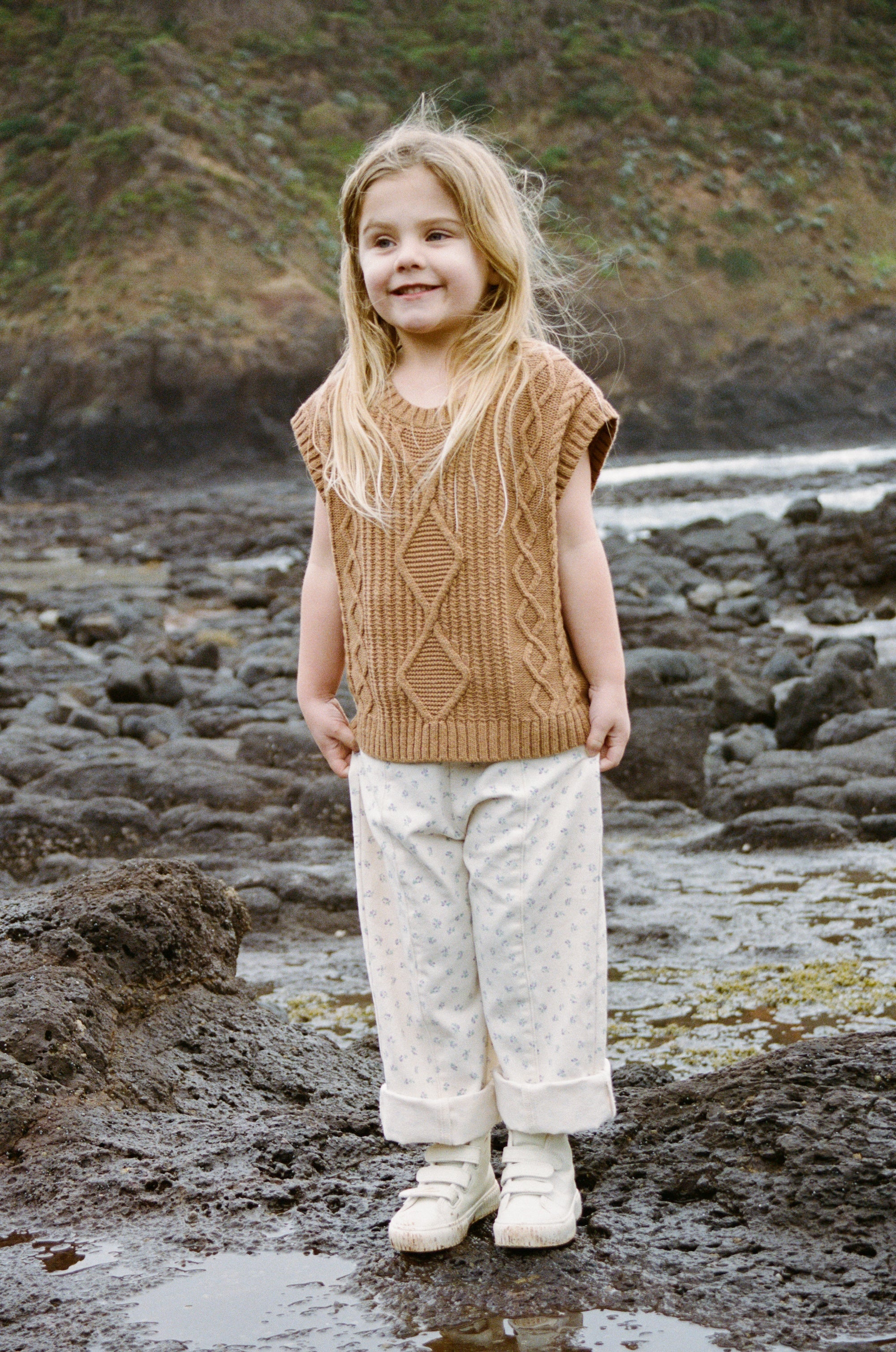 Chunky Cable Knit Vest - Toast - Image 3