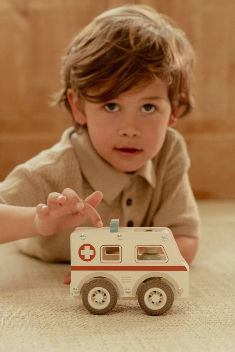 Ambulance - Image 6