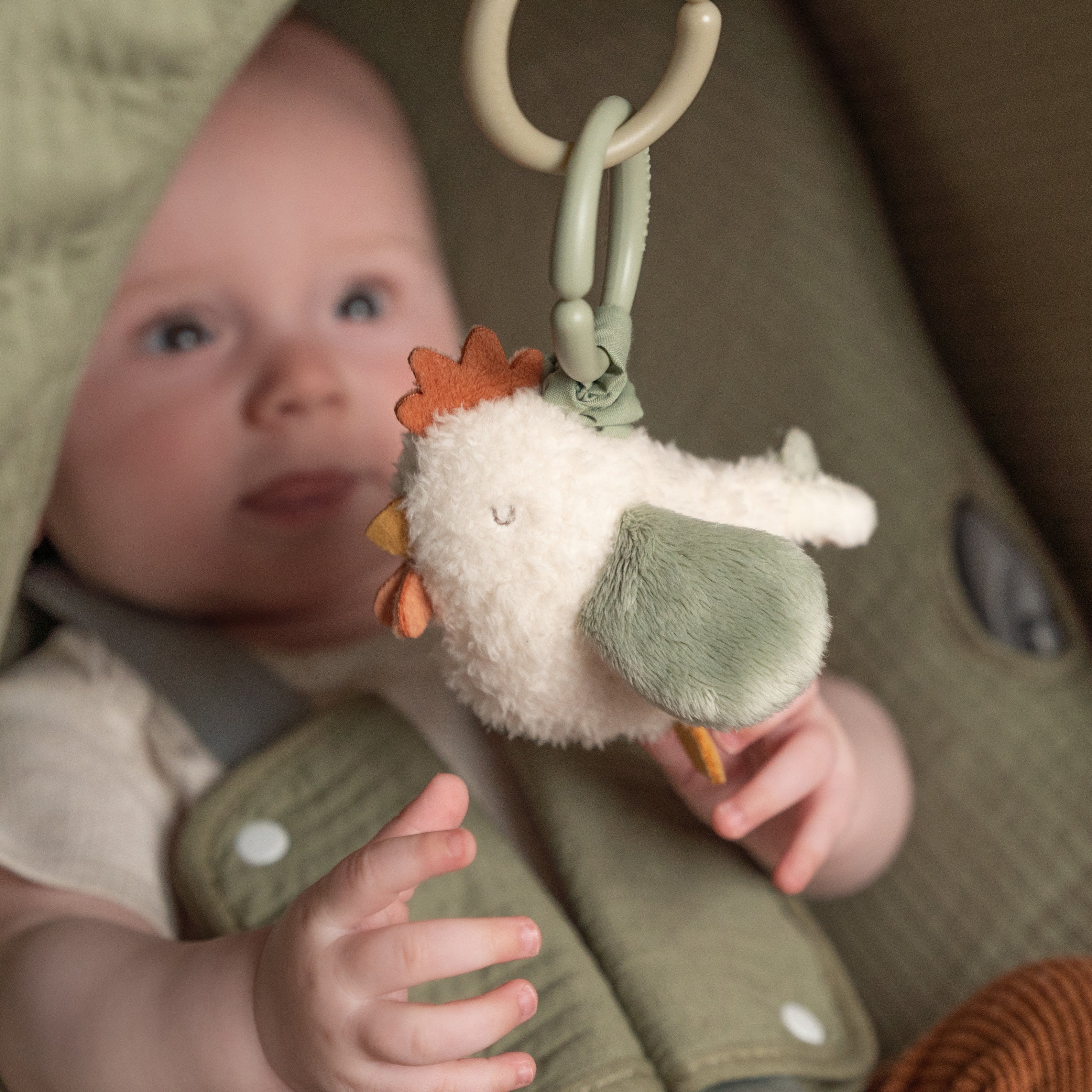 Little Farm Pull-and-Shake Chicken - Image 2