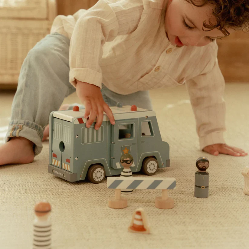 Police Van - Image 5