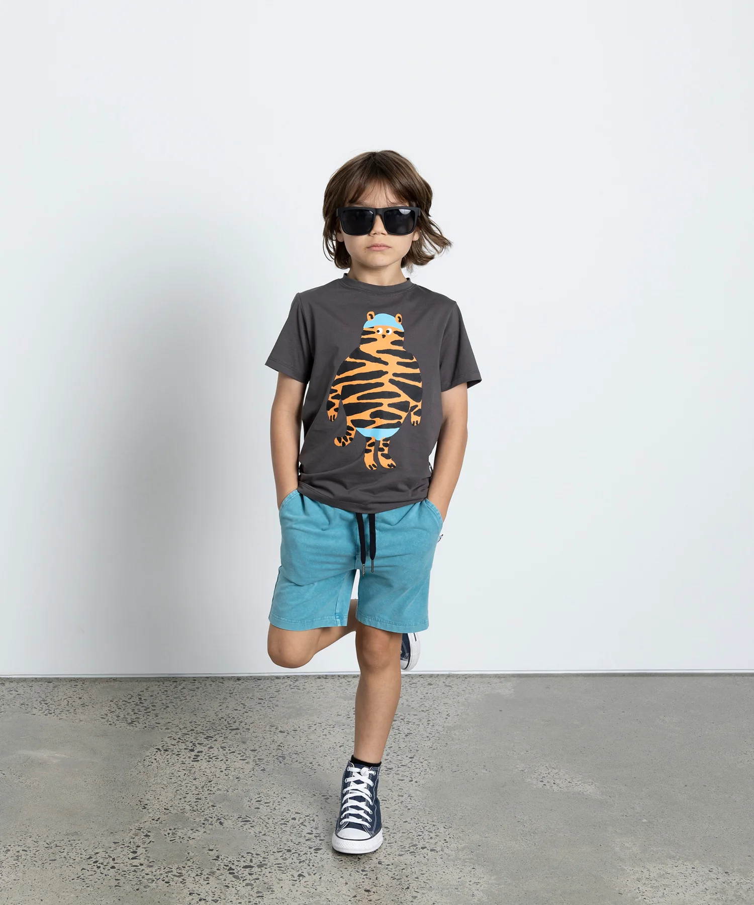 Minti Beach Tiger Tee - Dark Grey - Image 3